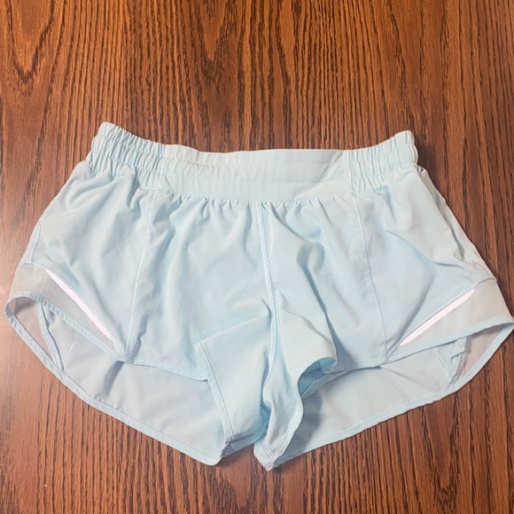 lululemon athletica Pants - NWOT  Lululemon 2.5” Hotty Hot shorts